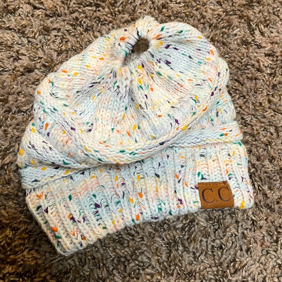 C.C Ponytail Beanie (NWOT) - Picture 3 of 4